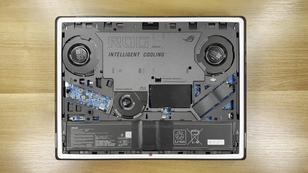 ASUS ROG Strix G16: abertura, upgrades e análise 12 Painel inferior removido e estrutura interna protegida pelo defletor de ar