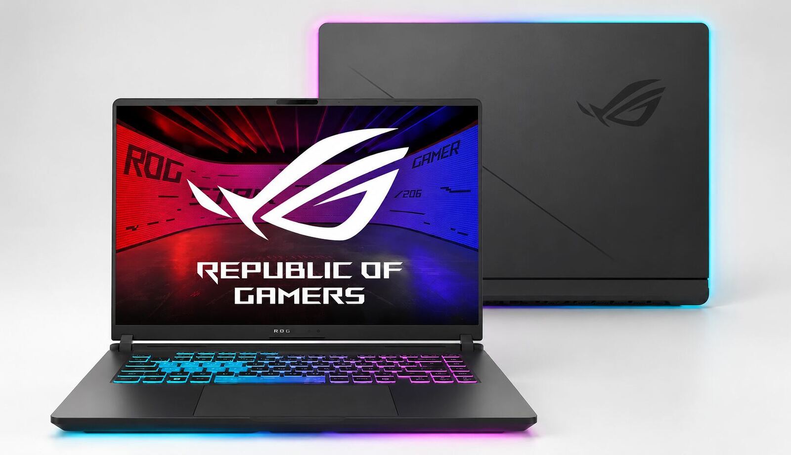 ASUS ROG Strix G16: abertura, upgrades e análise 10 ASUS ROG Strix G16 aberto, com teclado RGB iluminado e logotipo Republic of Gamers na tela, destacando abertura, upgrades e análise do notebook gamer.