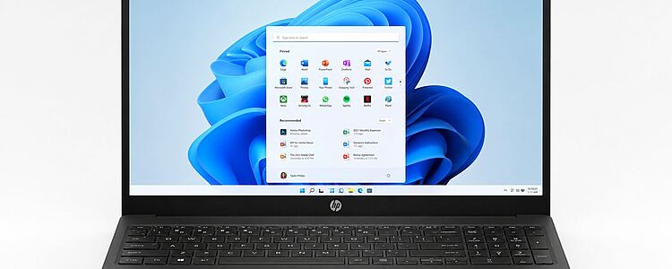 Configurações do HP 15: HP 15 notebook com Windows 11 na tela inicial, mostrando design moderno e teclado completo - guia de configurações do HP 15 e qual versão vale a pena comprar