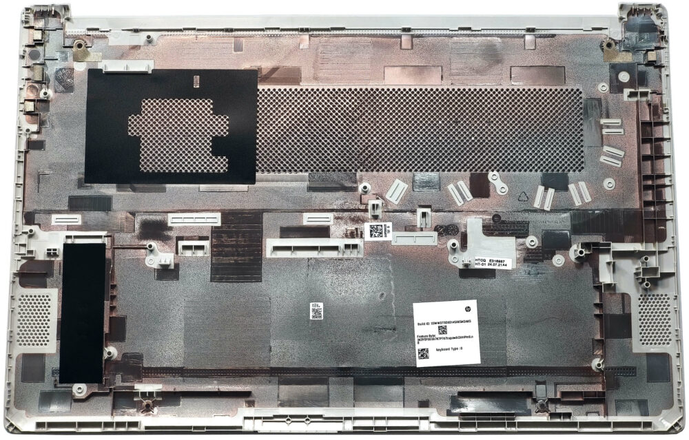 Interior do HP 15 com acesso à bateria, SSD, memória e refrigeração
