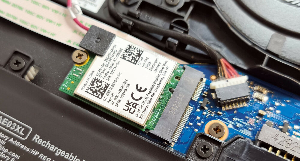 Placa Wi-Fi substituível e conectividade interna do HP 15